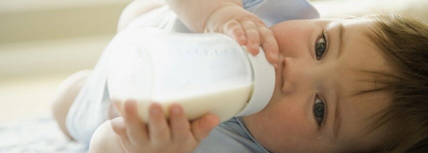 Süt alerjisi olan bebekleri hangi besinlerden korumalıyız